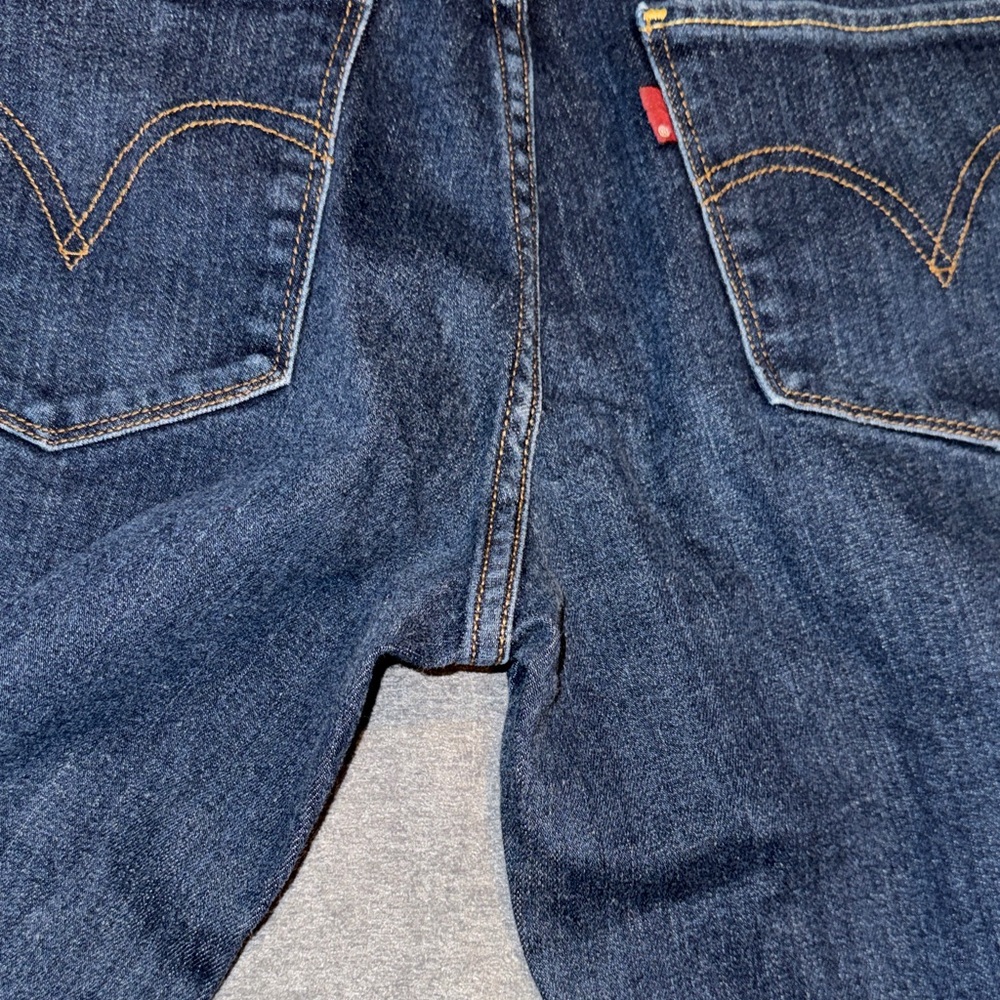 Levis Strauss- Women’s Classic Blue Denim Cuffed Capris Size 6 - Picture 14 of 15